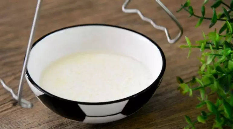 世界杯看球前,动手来一道美食甜点提提神——奥利奥盆栽,将蒸好的蛋液放凉