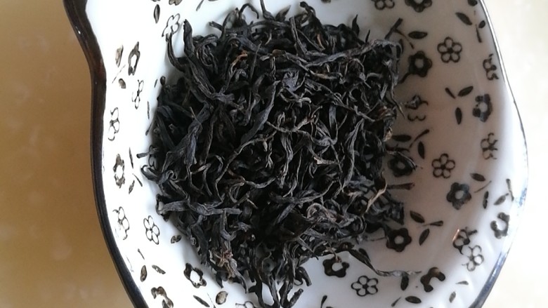 瘦身美颜，醇香奶茶
(正山小种&锡兰红茶版),正山小种红茶，条索紧致，烟熏桂圆香浓郁