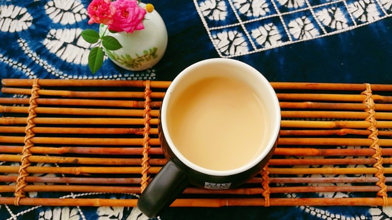 瘦身美颜，醇香奶茶
(正山小种&锡兰红茶版),入口茶香浓郁，入喉顺滑，奶香十足，低糖更健康哦。