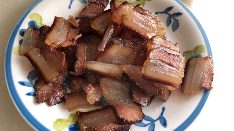 你好,土肥圆先生➕洋葱土豆炒酱油肉,酱油肉全部切好备用