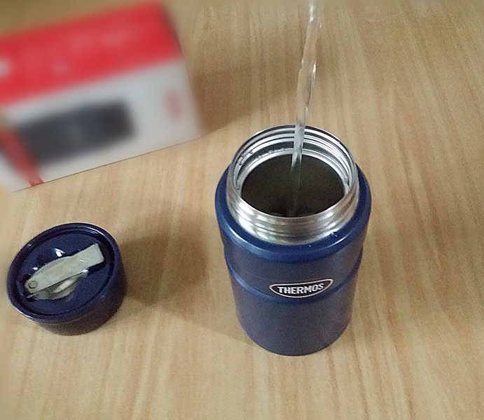 香菇狭鳕鱼蔬菜粥,倒入适量沸水,记住:一定要是沸水