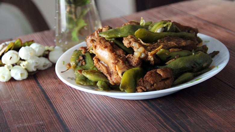 家常排骨炖豆角