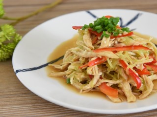 凉拌鸡丝—夏天就爱吃点清淡爽口的