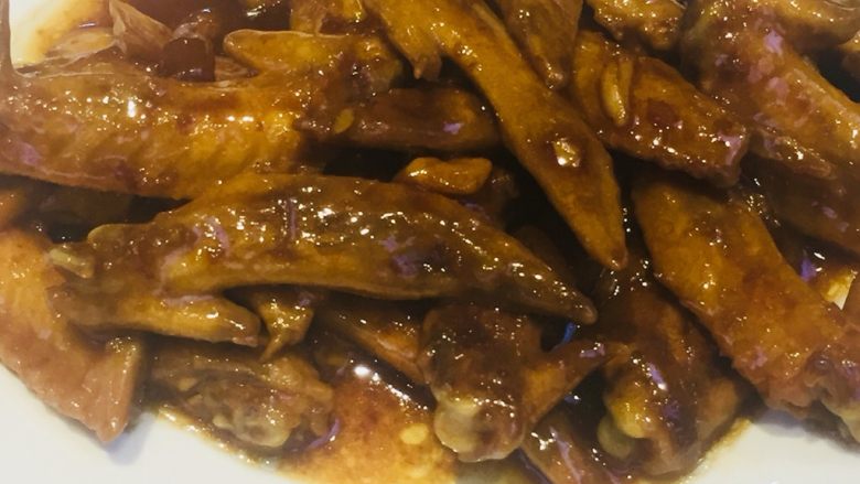 蒜香鸡翅尖,完成啦!