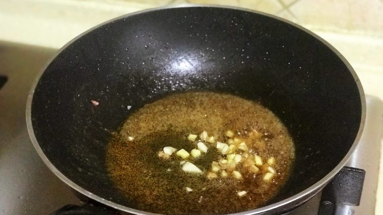 浅湘食光&油焖虾,放姜蒜煎