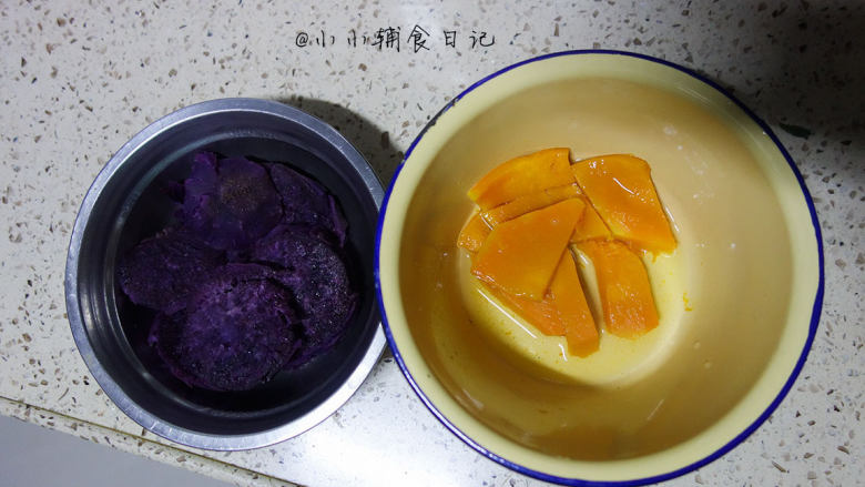 双色磨牙棒,放锅里蒸熟