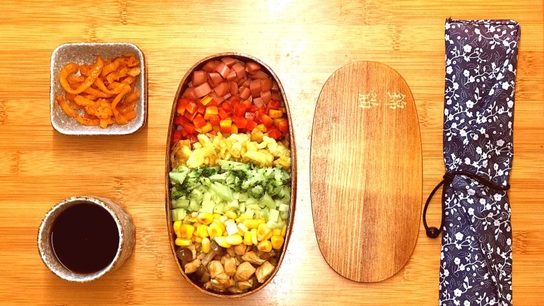锦猫🌈彩虹便当,锦猫🌈彩虹便当,完成图。
是不是敲好看,敲有食欲
制作简单,颜值爆表的🌈便当
速度晒上你们的彩虹吧
💓ps.要和爱的人分享哦💓