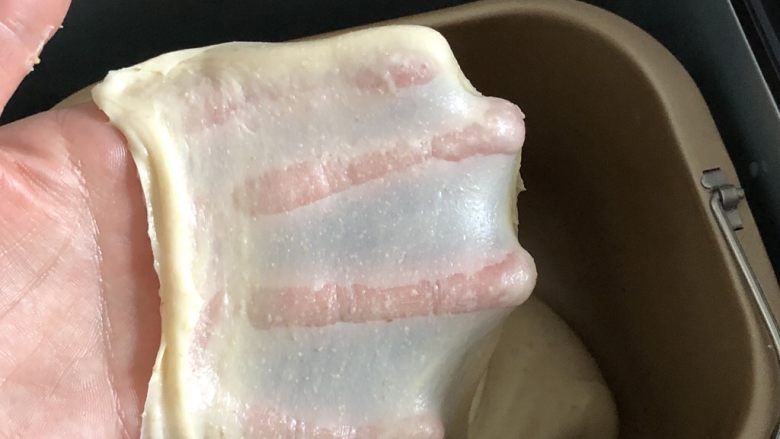 全麦胚芽吐司,至10成筋,能拉出不易破的薄膜即可