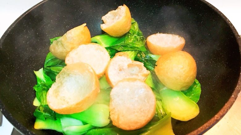 上海菜-香菇油面筋,翻炒2分钟,放入油面筋