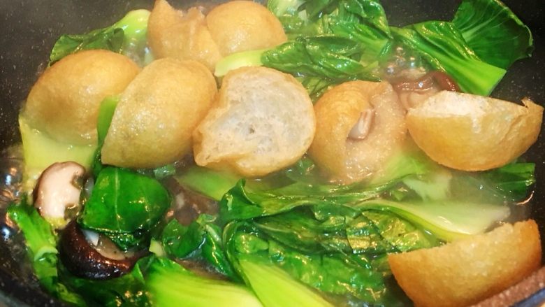 上海菜-香菇油面筋,切记不要盖锅盖,不然叶子会变黄