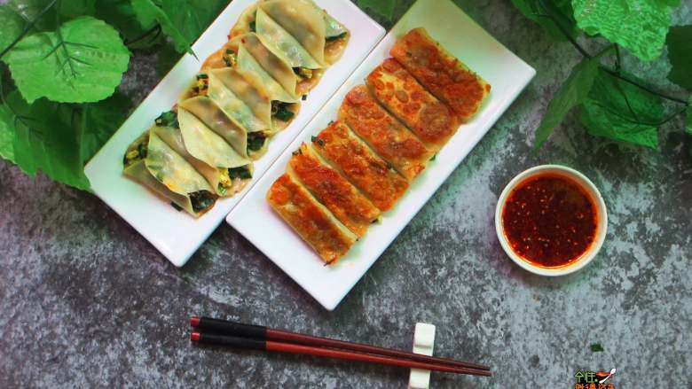 15分钟版韭菜鸡蛋锅贴,金黄剔透的锅贴,味道相当好