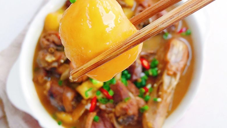 土豆烧番鸭,土豆香甜软糯~巴适得板
