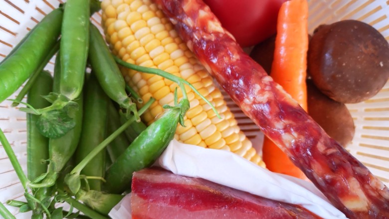 番茄焖饭,准备食材