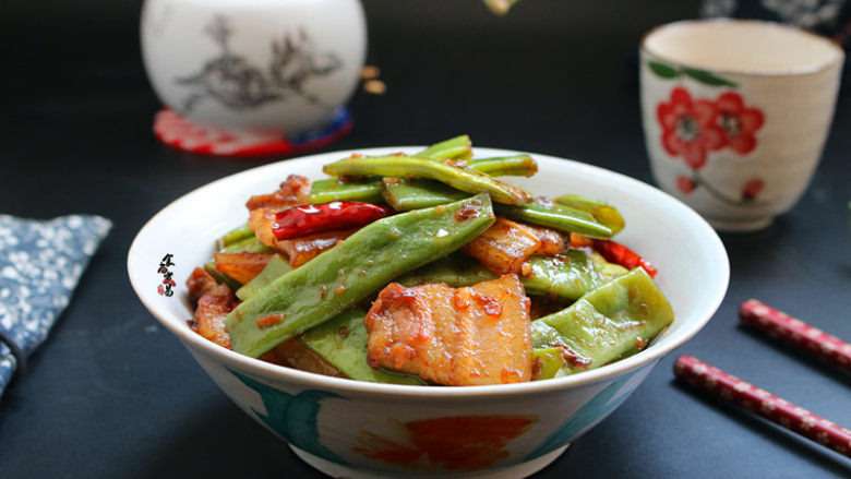 五花肉小酱炖扁豆