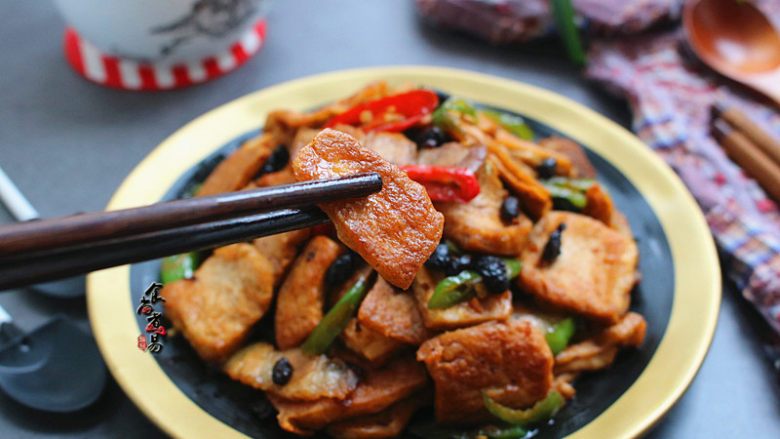 豆豉辣椒煎焖豆腐,香喷喷的家常菜就做好了