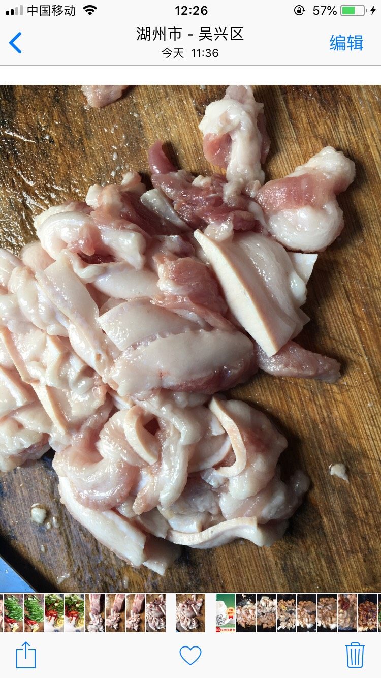 农家小炒肉,五花肉切成薄肉片，薄一点好吃额