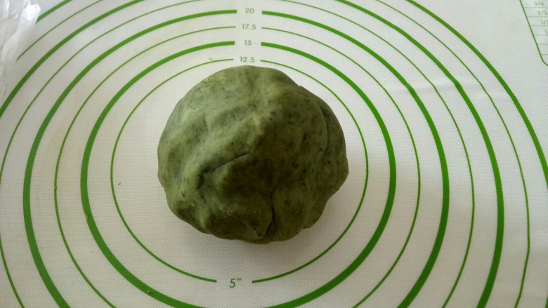 三种口味的绿豆糕,揉均匀。