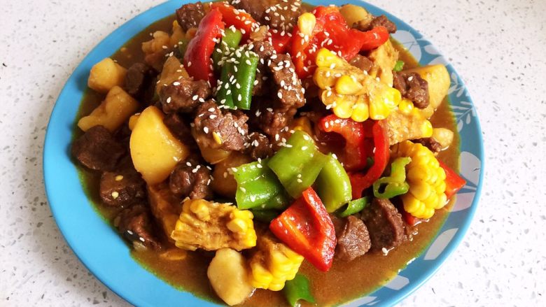 咖喱牛肉,装盘,撒上白芝麻,特别美味的一道菜