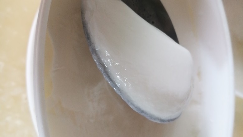 瘦身早餐,鸡蛋蓝莓牛油果思慕雪,第二天早上,酸奶已经做好啦,浓稠低糖,还是温的,正适合早餐食用。