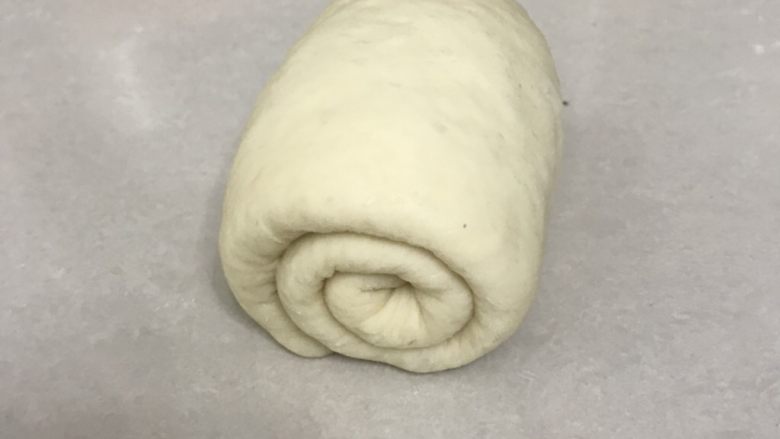中种蜜豆吐司(玉米油板)
,自上而下自然卷起,2.5圈为标准。