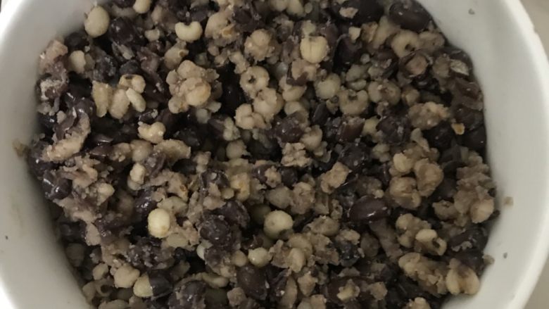 中种蜜豆吐司(玉米油板)
,蜜豆薏米提前准备好。