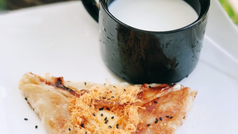 花式手抓饼（一）,中间的蛋是溏心蛋更好吃