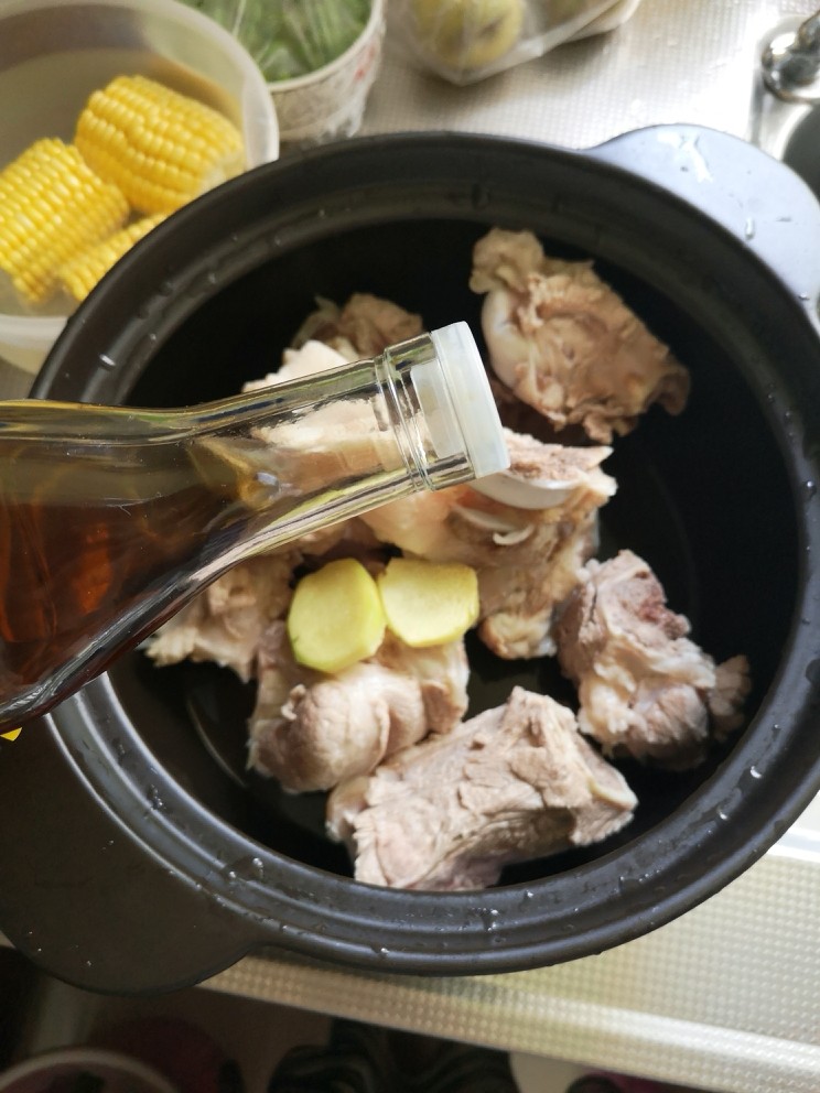 冬瓜海带筒骨汤,<a style='color:red;display:inline-block;' href='/shicai/ 718'>料酒</a>
