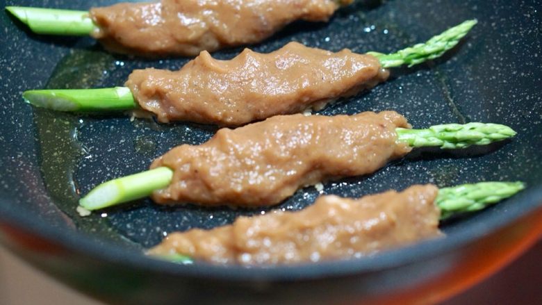 芦笋串串,不粘锅煎熟