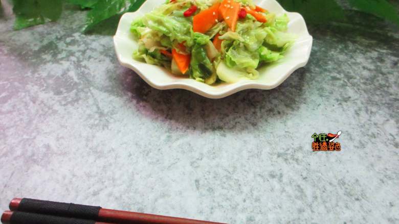 蒜香手撕包菜,口感特别的脆嫩,很好吃