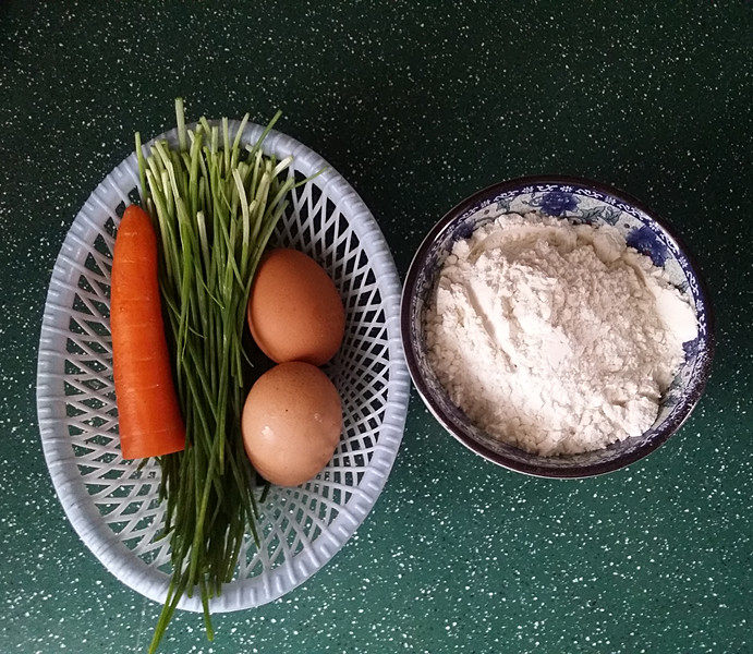 香葱鸡蛋饼,备好食材