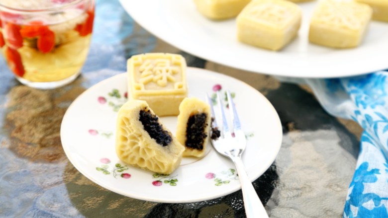 芝麻核桃馅绿豆糕