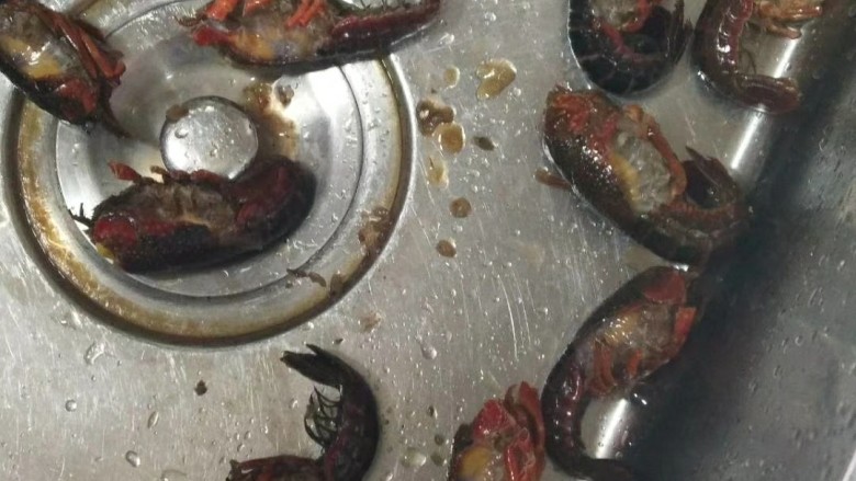 蒜香小龙虾,这是剪好的