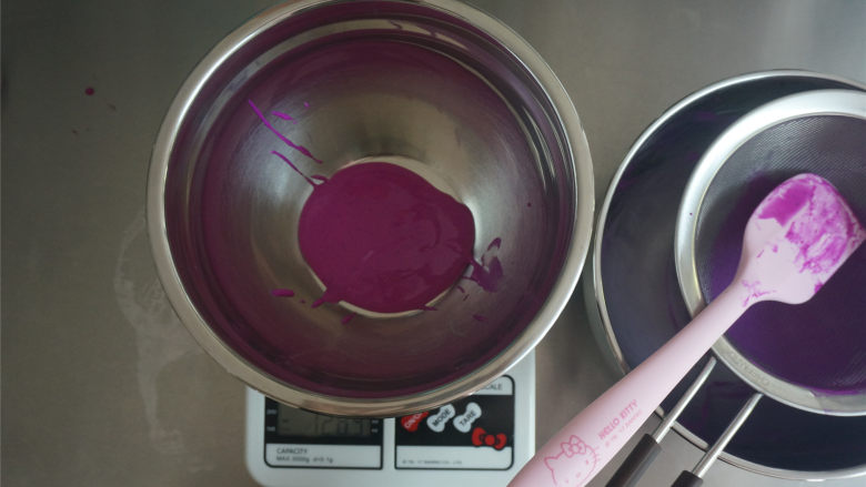 婴幼儿辅食:果味溶豆,将火龙果面糊过筛称重,其重量就是需要的蛋白量。