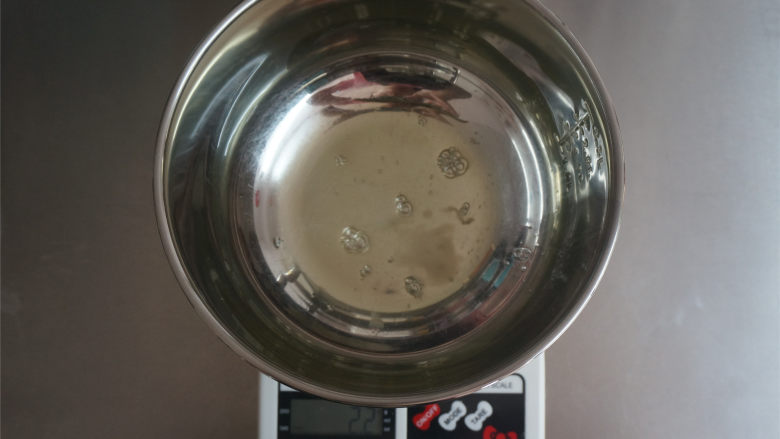 婴幼儿辅食:果味溶豆,称量与火龙果面糊等重的蛋白量,加入2克柠檬汁。