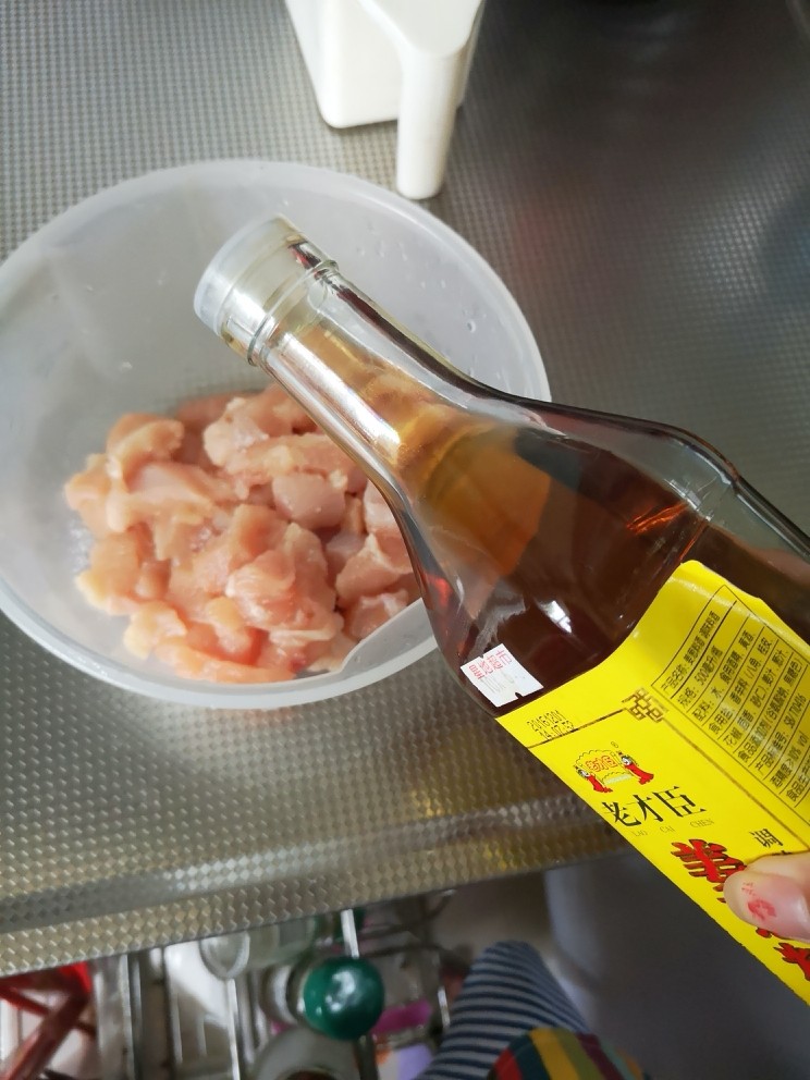咖喱鸡肉饭,<a style='color:red;display:inline-block;' href='/shicai/ 718'>料酒</a>