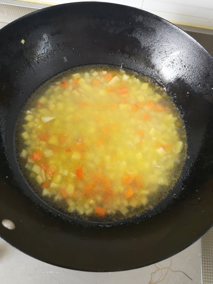 咖喱鸡肉饭,放入末过食材的水