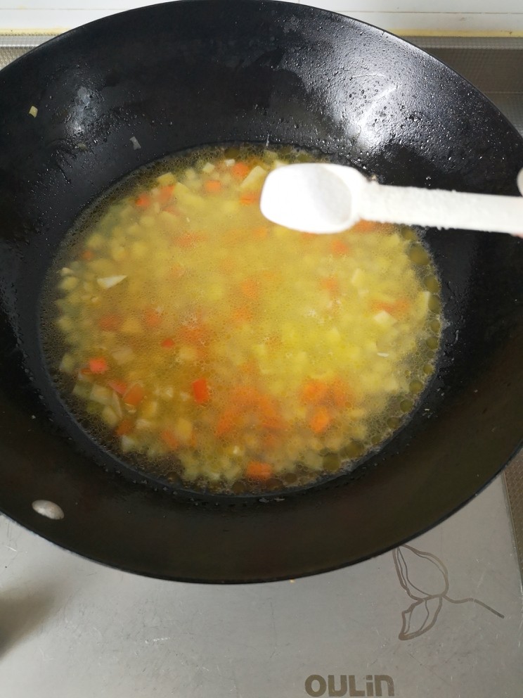 咖喱鸡肉饭,放入两勺盐