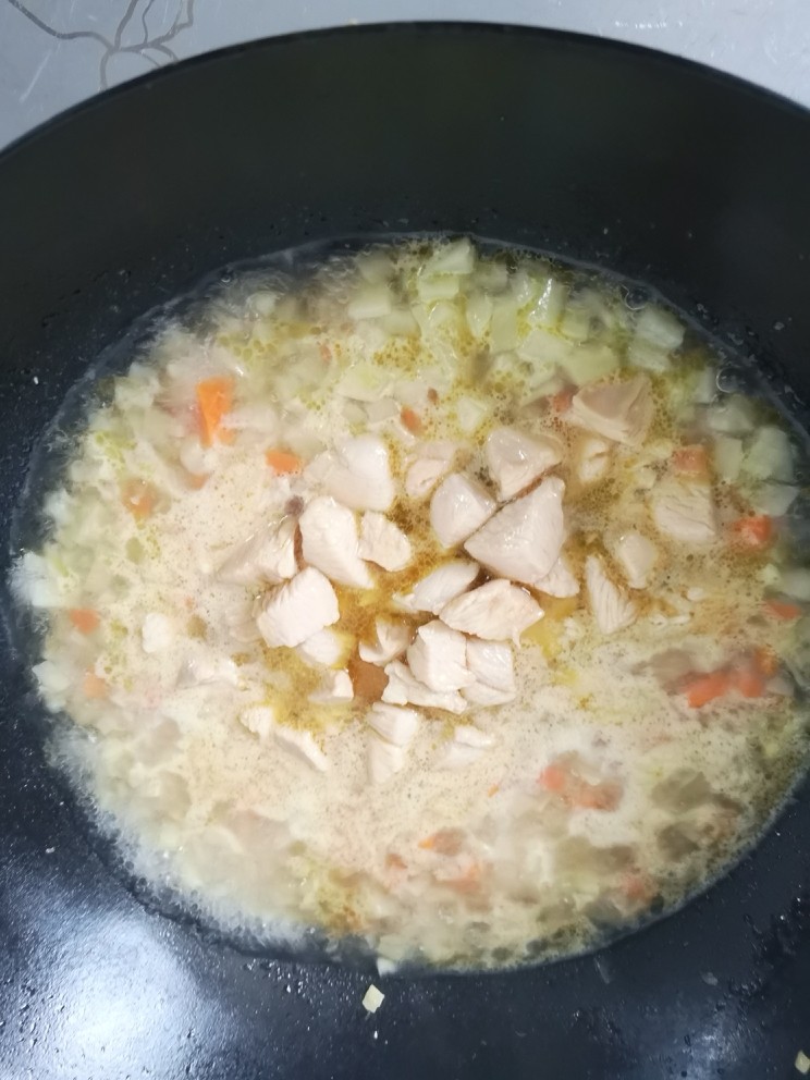 咖喱鸡肉饭,放入炒好的鸡脯肉