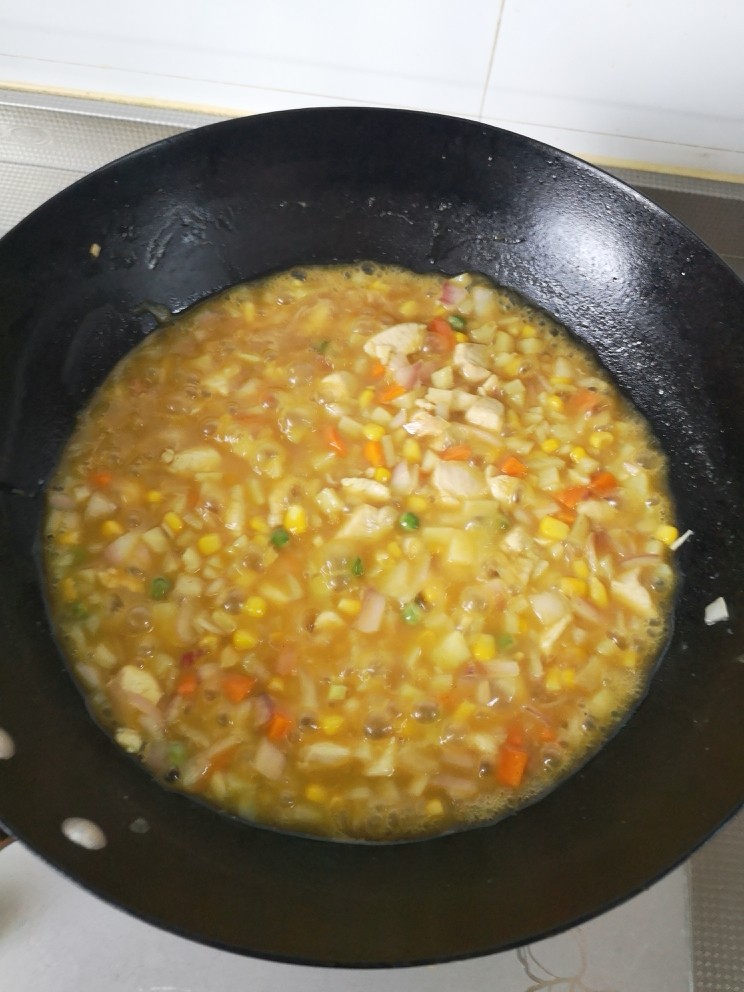 咖喱鸡肉饭,烧开后中火不停搅拌
直至变得粘稠