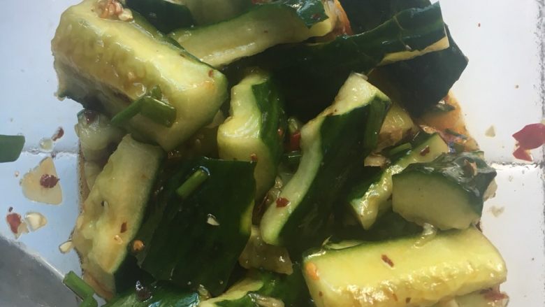 凉拌黄瓜🥒,搅拌均匀