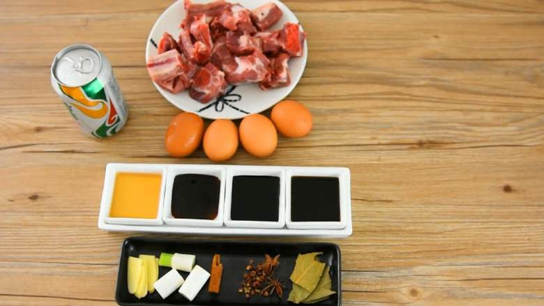 啤酒卤蛋烧排骨—吸收了肉汁的鸡蛋,比肉还好吃,【主料】:排骨 500克|鸡蛋 4个|啤酒 1罐
【辅料】:料酒 1勺|葱姜 少许|生抽 2勺|老抽 1勺|蚝油 2勺|花椒、八角、桂皮、香叶、干辣椒 适量