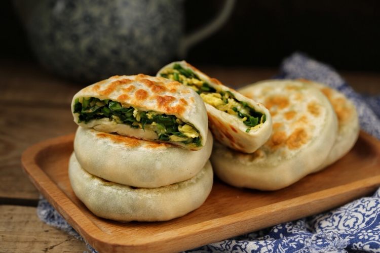韭菜鸡蛋虾皮馅饼