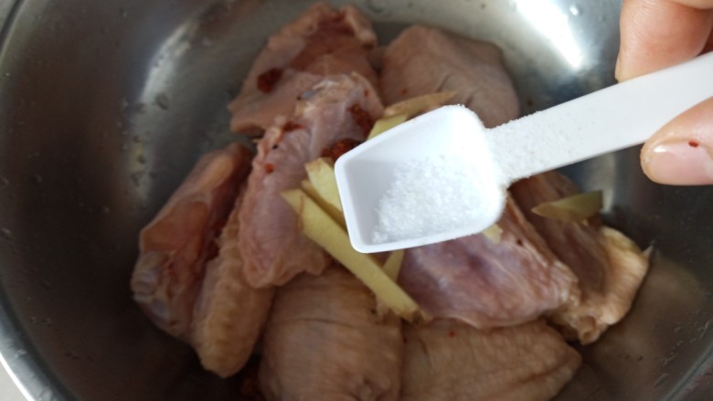百香果焖鸡翅,盐