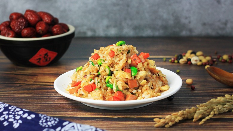 酱油时蔬炒饭,美味就完成啦！喜欢我的作品的欢迎关注我哦！