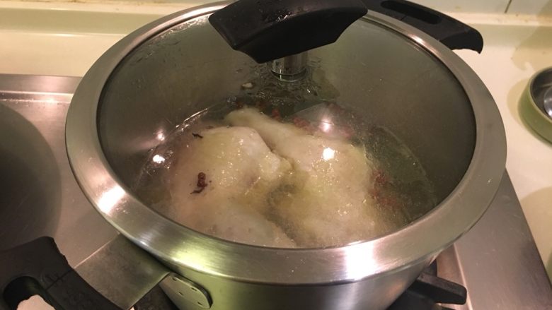 葱油鸡,时间到关火,闷10分钟