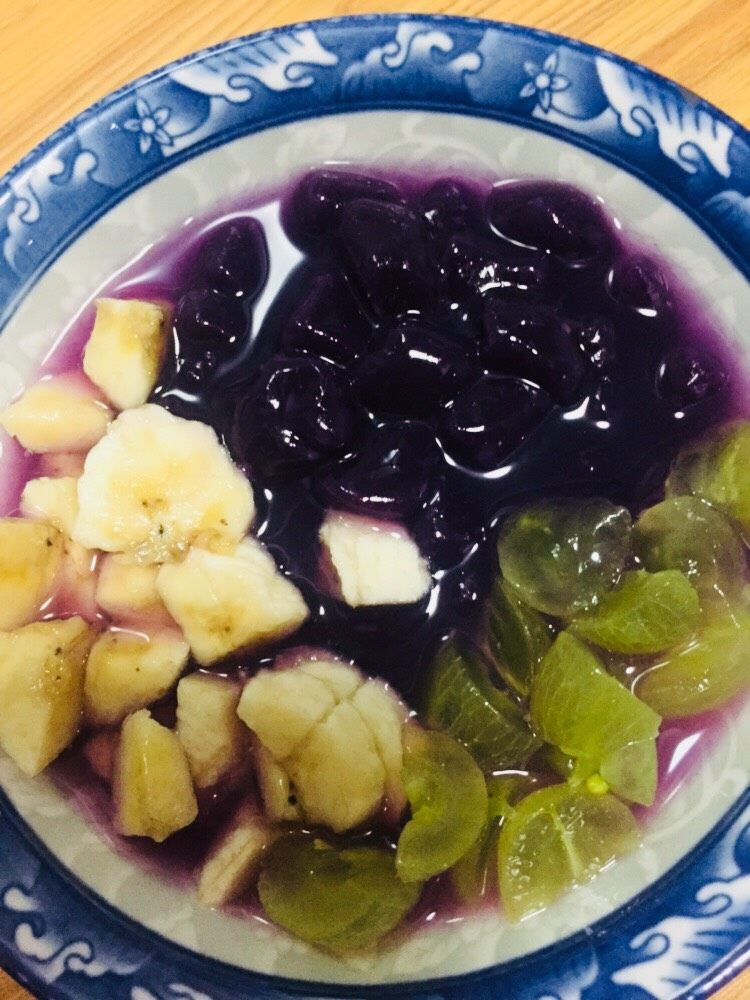 薯圆甜汤,放入🍌，🍇，🥛还可以放🍓