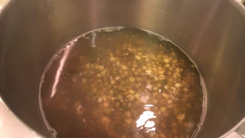 清凉一下绿豆汤,时间到不掀盖关火闷10分钟!绝对熟透!