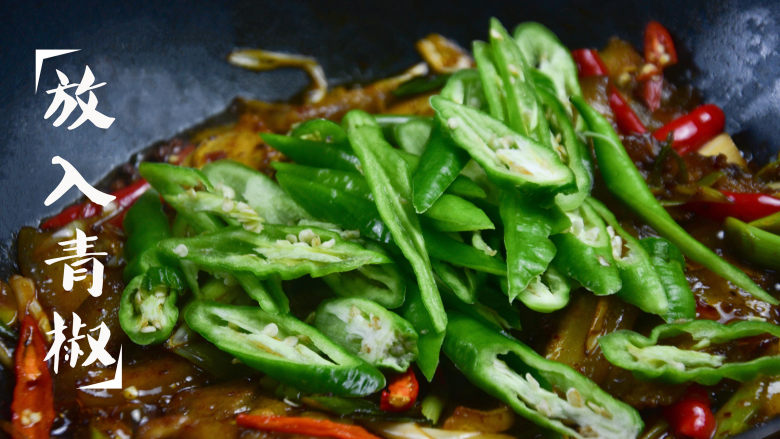 蒜苗回锅肉,青椒;