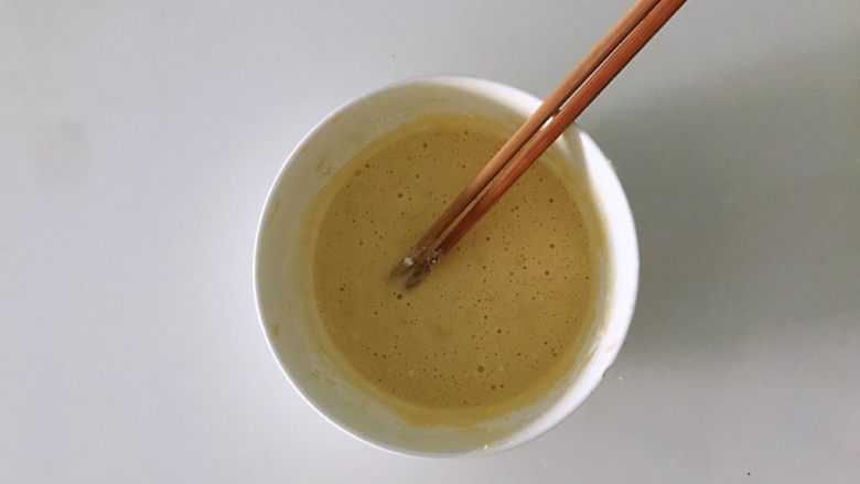 香蕉松饼的健康做法,搅匀,静置10分钟。