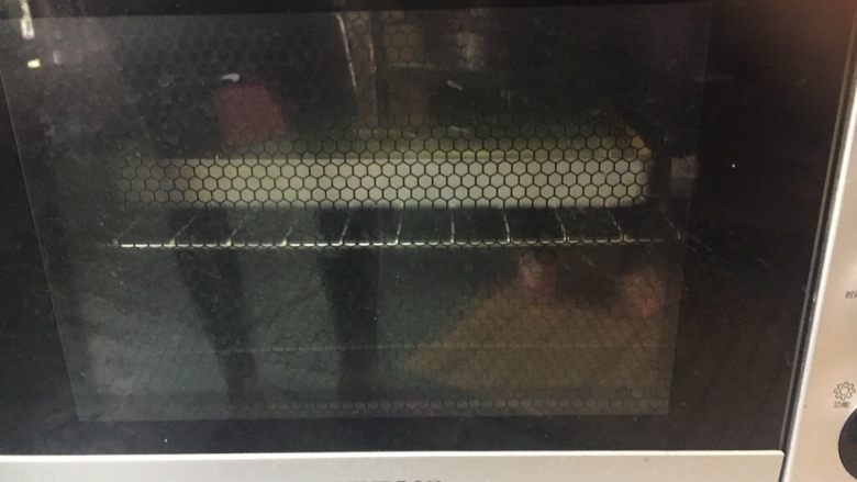 玫瑰荔枝卷,放入烤箱烤20分钟,然后放凉